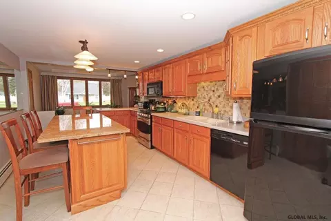 1125 Outer Dr, Schenectady, NY 12303 photo 3