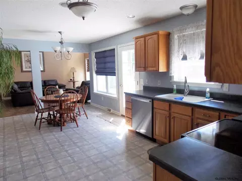 208 Falsetto Ct, Ballston Spa, NY 12020 photo 11