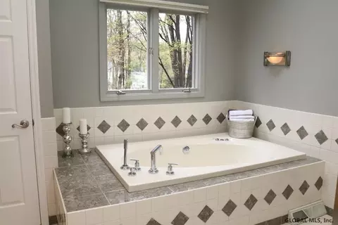 6 Ruxton Rd, Delmar, NY 12054 photo 18