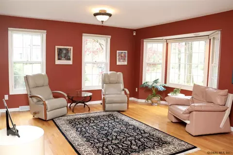 6 Ruxton Rd, Delmar, NY 12054 photo 2