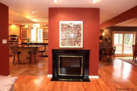 6 Ruxton Rd, Delmar, NY 12054 photo 3