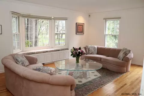6 Ruxton Rd, Delmar, NY 12054 photo 4