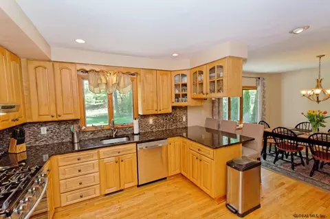 1069 Manas Dr, Schenectady, NY 12303 photo 7
