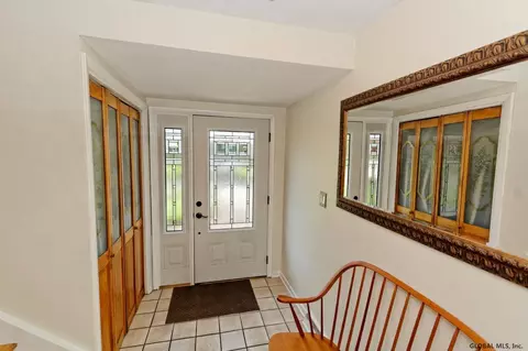 1069 Manas Dr, Schenectady, NY 12303 photo 2