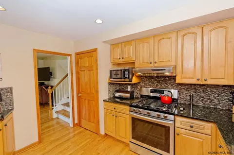 1069 Manas Dr, Schenectady, NY 12303 photo 8