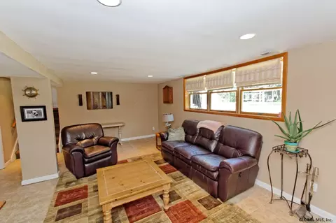 1069 Manas Dr, Schenectady, NY 12303 photo 10