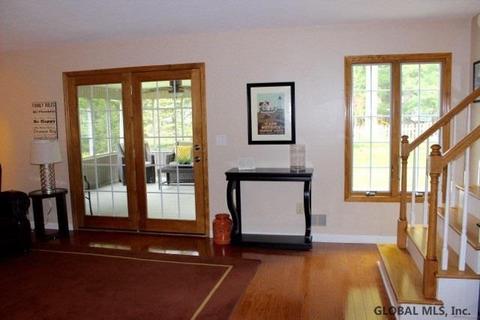 37 Longmeadow Dr, Delmar, NY 12054 photo 11