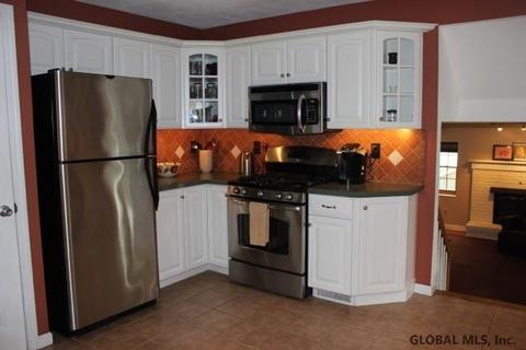 37 Longmeadow Dr, Delmar, NY 12054 photo 9