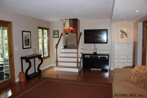 37 Longmeadow Dr, Delmar, NY 12054 photo 10