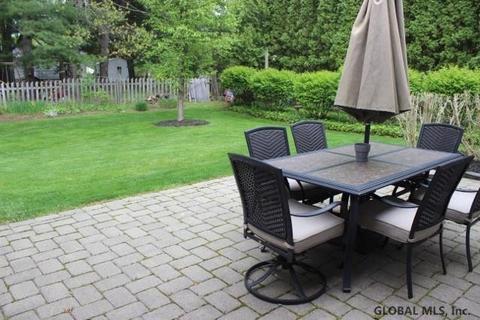 37 Longmeadow Dr, Delmar, NY 12054 photo 7