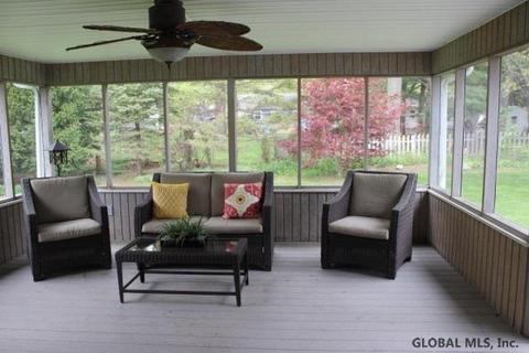 37 Longmeadow Dr, Delmar, NY 12054 photo 6