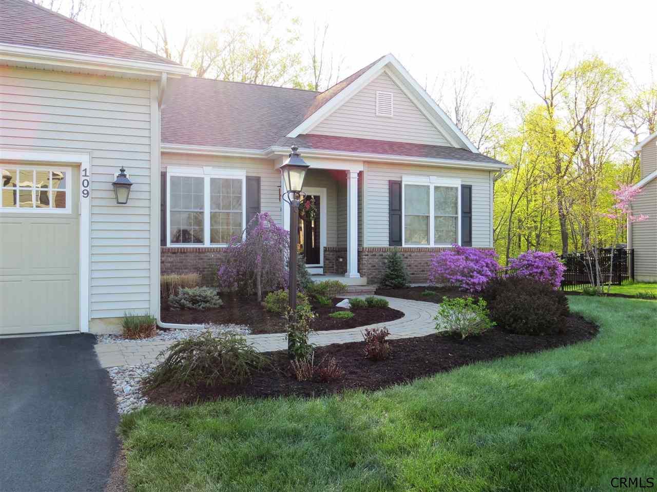 109 Sheldon Dr, Mechanicville, NY 12118 photo 2
