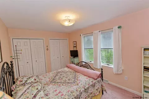 5 Barrington Ct, Delmar, NY 12054 photo 18