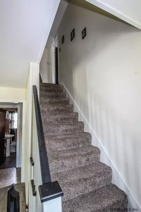 453 County Line Rd, Schenectady, NY 12306 photo 8