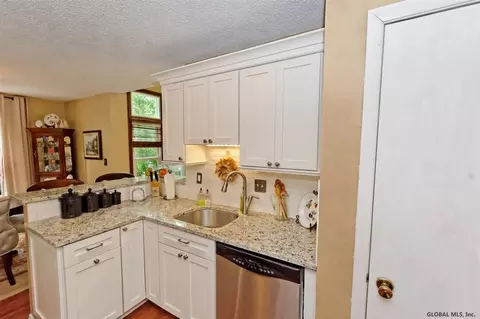 25 Generals Way, Halfmoon, NY 12065 photo 11