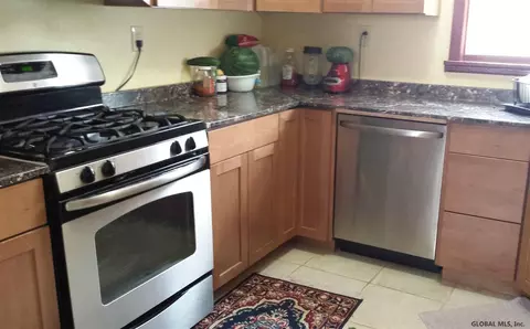 931 Strong St, Schenectady, NY 12307 photo 5