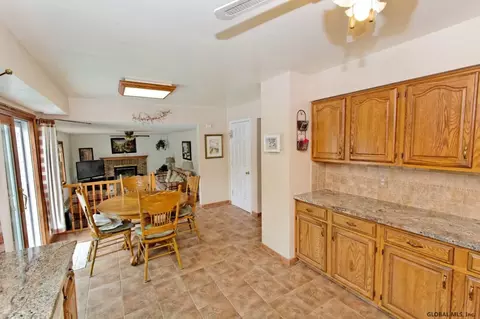 2004 Oak Tree Ln, Schenectady, NY 12303 photo 10