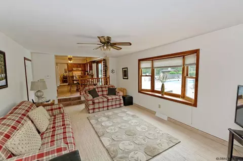 2004 Oak Tree Ln, Schenectady, NY 12303 photo 13