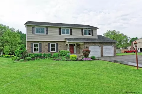 2004 Oak Tree Ln, Schenectady, NY 12303 photo 1