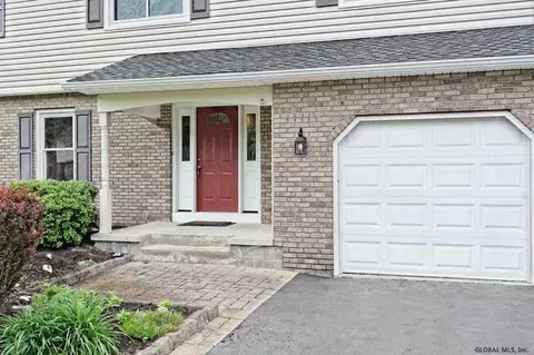 2004 Oak Tree Ln, Schenectady, NY 12303 photo 3