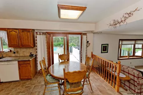 2004 Oak Tree Ln, Schenectady, NY 12303 photo 11