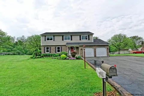 2004 Oak Tree Ln, Schenectady, NY 12303 photo 2