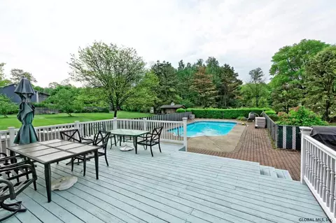 2004 Oak Tree Ln, Schenectady, NY 12303 photo 21