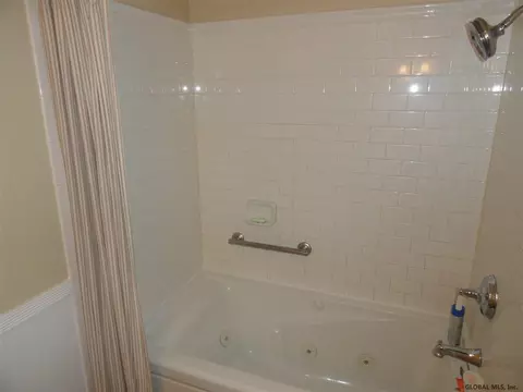 22 Tamarack Dr, Delmar, NY 12054 photo 17