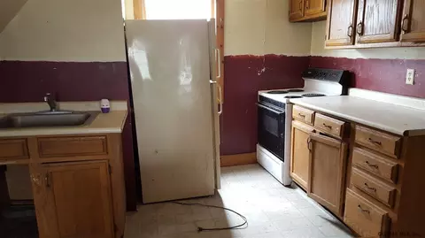 628 E Main St, Cobleskill, NY 12043 photo 5