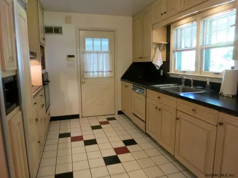 1375 Waverly Pl, Schenectady, NY 12308 photo 3