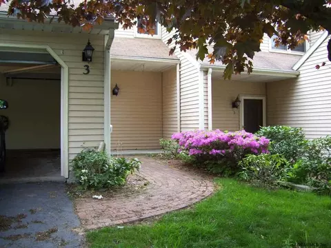 3 Quincy Ct, Glenmont, NY 12077 photo 2