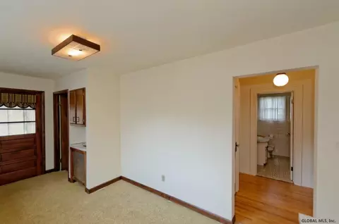 1135 Phoenix Ave, Schenectady, NY 12308 photo 12
