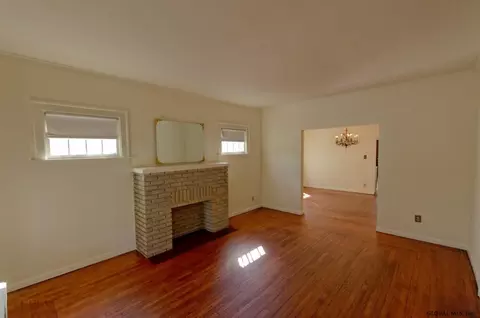 1135 Phoenix Ave, Schenectady, NY 12308 photo 6