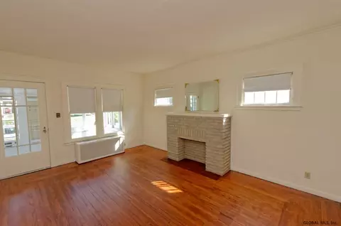 1135 Phoenix Ave, Schenectady, NY 12308 photo 8