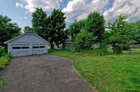 1135 Phoenix Ave, Schenectady, NY 12308 photo 23