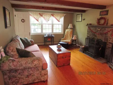 2 Saybrook Dr, Glenmont, NY 12077 photo 2