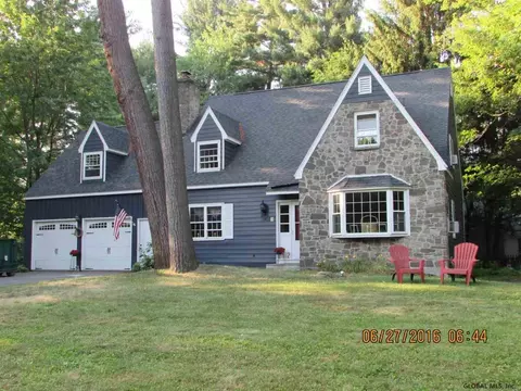 2 Saybrook Dr, Glenmont, NY 12077 photo 1