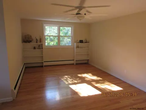 2 Saybrook Dr, Glenmont, NY 12077 photo 19