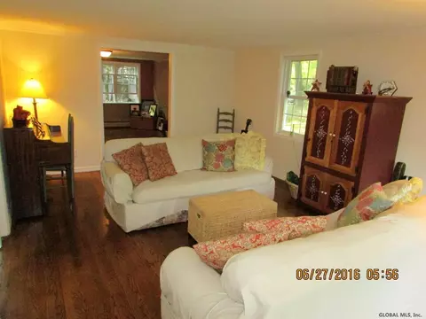 2 Saybrook Dr, Glenmont, NY 12077 photo 4