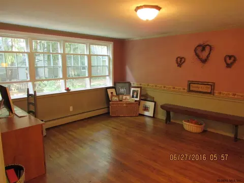 2 Saybrook Dr, Glenmont, NY 12077 photo 5