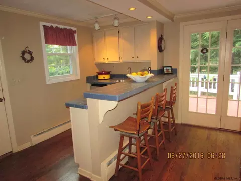 2 Saybrook Dr, Glenmont, NY 12077 photo 8