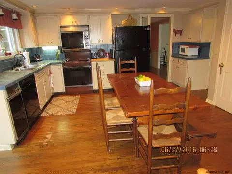 2 Saybrook Dr, Glenmont, NY 12077 photo 6