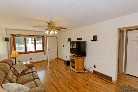 54 Bertone Dr, Schenectady, NY 12306 photo 7
