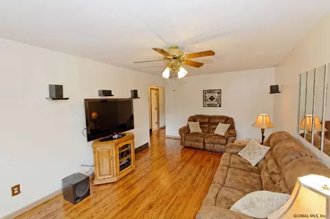54 Bertone Dr, Schenectady, NY 12306 photo 8