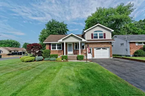 54 Bertone Dr, Schenectady, NY 12306 photo 1