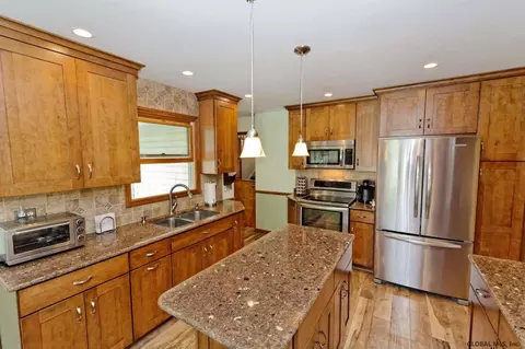 54 Bertone Dr, Schenectady, NY 12306 photo 3