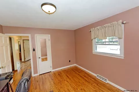 54 Bertone Dr, Schenectady, NY 12306 photo 9