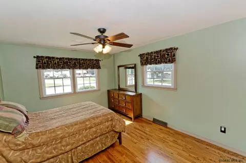 54 Bertone Dr, Schenectady, NY 12306 photo 11
