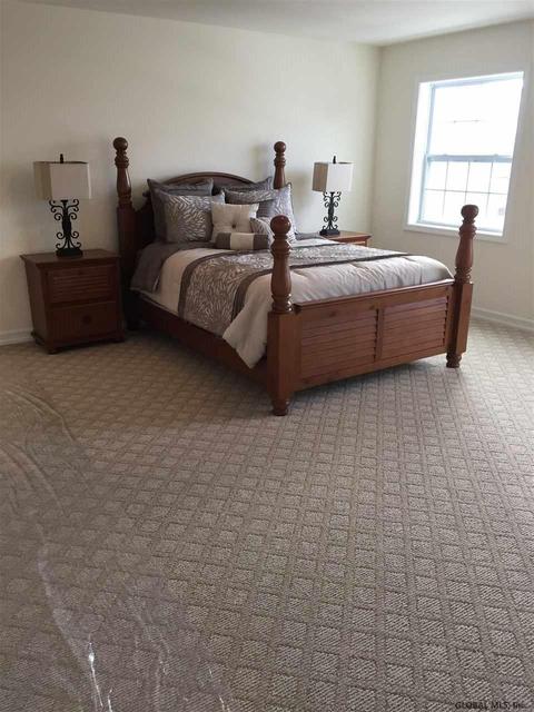 152 Paddock Cir, Schenectady, NY 12306 photo 14