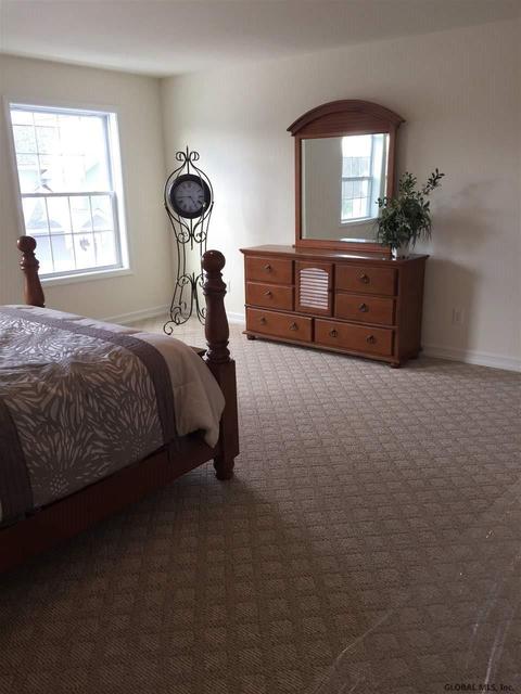 152 Paddock Cir, Schenectady, NY 12306 photo 15
